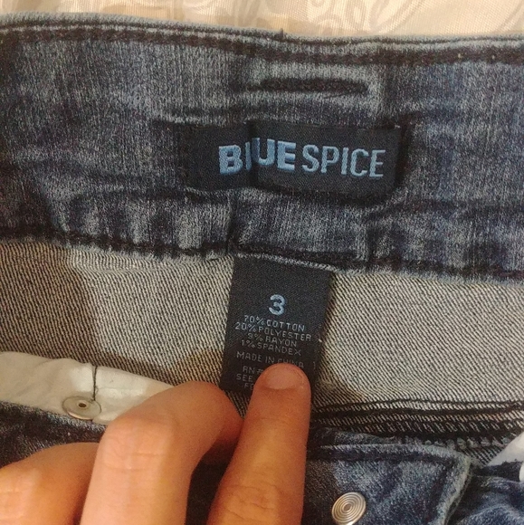 2 button jean shorts - Picture 3 of 4